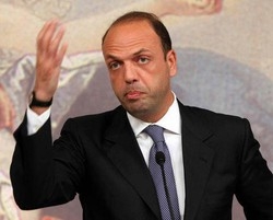 Governo/ Alfano: Fra poche ore le mie dimissioni da  ministro