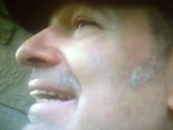 Musica/ Vasco Rossi filma l’assedio dei suoi fan e tranquillizza