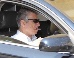 Milanese/ Bossi dice no all’arresto, ma la Lega si spacca