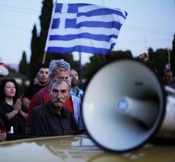 Grecia/ Manifestanti impediscono a troika ingresso a ministero