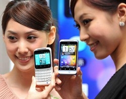 Htc/ Brucia sul tempo Nokia e svela due primi smartphone Windows