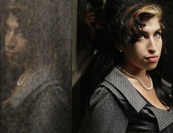 Musica/ Madre Winehouse: l’alcol la aiutava a cantare