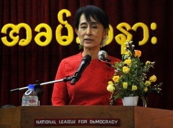 Birmania/ Suu Kyi “ha intenzione” di presentarsi alle elezioni