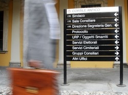 Varese, gli stipendi d’oro  dei dirigenti comunali