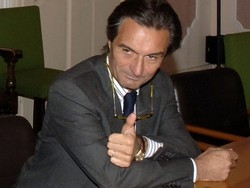 Fontana bloccato in ascensore Con&nbsp;lui anche&nbsp;il segretario del Pd