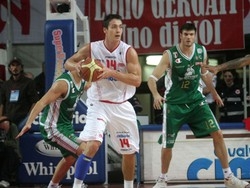 Varese resiste un tempo poi Siena la travolge