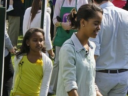 Michelle Obama vieta Facebook alle due figlie Sasha e Malia&nbsp;