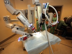 Arriva il robot-chirurgo: rischi ridotti al minimo
