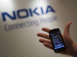 Nokia sceglie Microsoft Ma la Borsa non gradisce