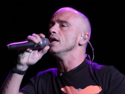 Gossip: Eros Ramazzotti sar&agrave; di nuovo pap&agrave; a luglio