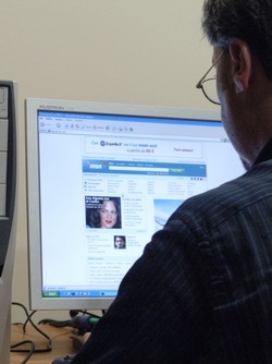 Allarme chat per i ragazzi “Attenzione agli sconosciuti”
