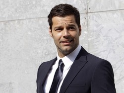 Ricky Martin vende sempre di pi&ugrave; Il coming out non lo danneggia