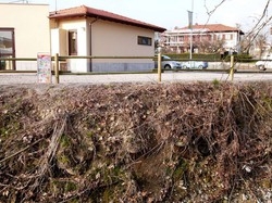 Muro di gomme alla Schiranna Ancora uno schiaffo al lago