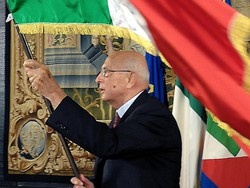 Tricolore per Napolitano? Per il sindaco &egrave; uno spreco