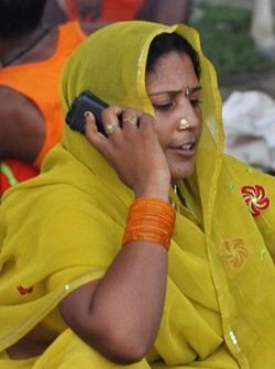 Cellulari: tariffe low cost per i poveri di Francia