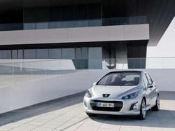 Nuova Peugeot 308 anche a sette posti