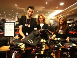 Jeans griffati a 10 euro Assalto al Coin di Varese
