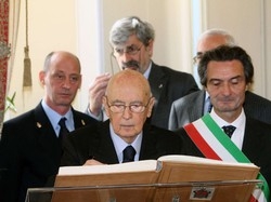 Napolitano sull’albo di Varese &laquo;Saluto caloroso come voi&raquo;