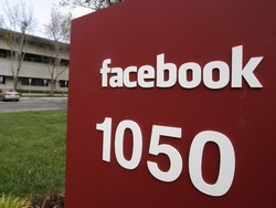 Su Facebook, per infrazioni chiusi 20.000 profili al giorno