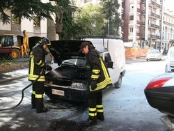 Varese, camioncino a fuoco Fumo denso, traffico in tilt