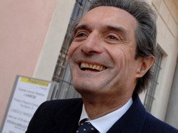 Anche Fontana su facebook “Chiedetemi l’amicizia”