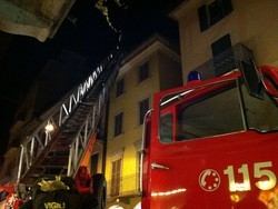 Raffiche a cento all’ora E in centro cade l’eternit