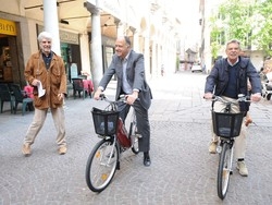 Bici elettriche a Varese Ora gratis, poi 1 euro all’ora