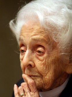 Una maratona di auguri online per i 102 anni della Montalcini