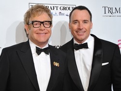 Elton John “mammo” del figlio E Lady Gaga far&agrave; la madrina