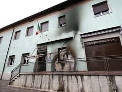 Tre forti botti e poi le fiamme Incendio doloso al Circolino