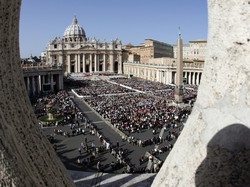 Wojtyla: tra cerimonia e concertone per Roma sar&agrave; un weekend di fuoco