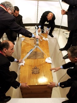 Wojtyla: la teca con il corpo da domenica in San Pietro