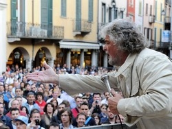 Grillo a Varese &egrave; una furia GUARDA IL NOSTRO&nbsp;VIDEO