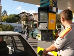 Benzina, la mappa dei prezzi Ecco dove risparmiare