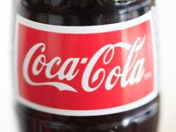 La Coca Cola ha 125 anni e inventa una nuova bottiglia