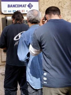Le banche tedesche costrette a cambiare un bancomat su tre