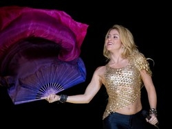 Shakira regala a Chavez una chitarra rossa firmata