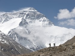 Alpinismo: per la prima volta palestinese sul tetto del mondo