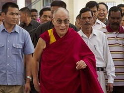 Il Dalai Lama rinuncia alle funzioni politiche