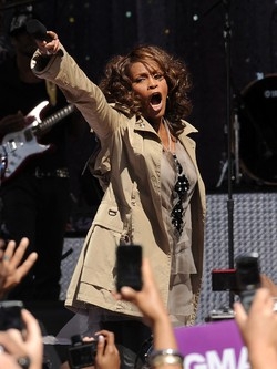 Whitney Houston avrebbe l’enfisema