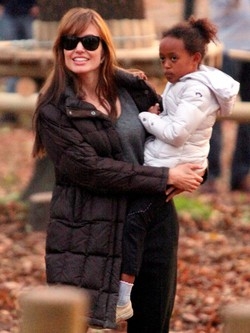 Angelina Jolie snobba le scuole pubbliche
