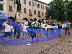 Referendum, flash mob a Varese E Fontana annuncia: “Voter&ograve; s&igrave;”