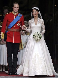 Il vestito di nozze di Kate in mostra a Buckingham Palace