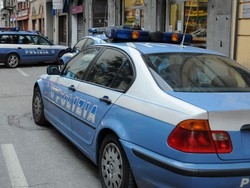 Baby-gang in azione a Varese Li accerchiano poi via con l’oro