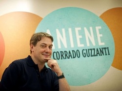 Guzzanti torna in tv con massoni, politica e ragazze dell’Olgettina