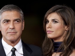 La Canalis senza Clooney esce in auto in contromano