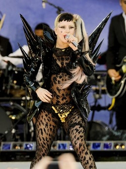 Prigione e multa a diciottenne Ha rubato inediti di Lady Gaga