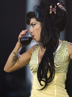 Era troppo ubriaca per cantare Winehouse fischiata a Belgrado&nbsp;