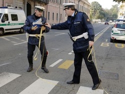 Brutto incidente in via Sacco Grave conducente di uno scooter