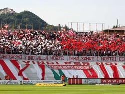 Scrivete sul muro biancorosso Disfattisti e gufi alla larga